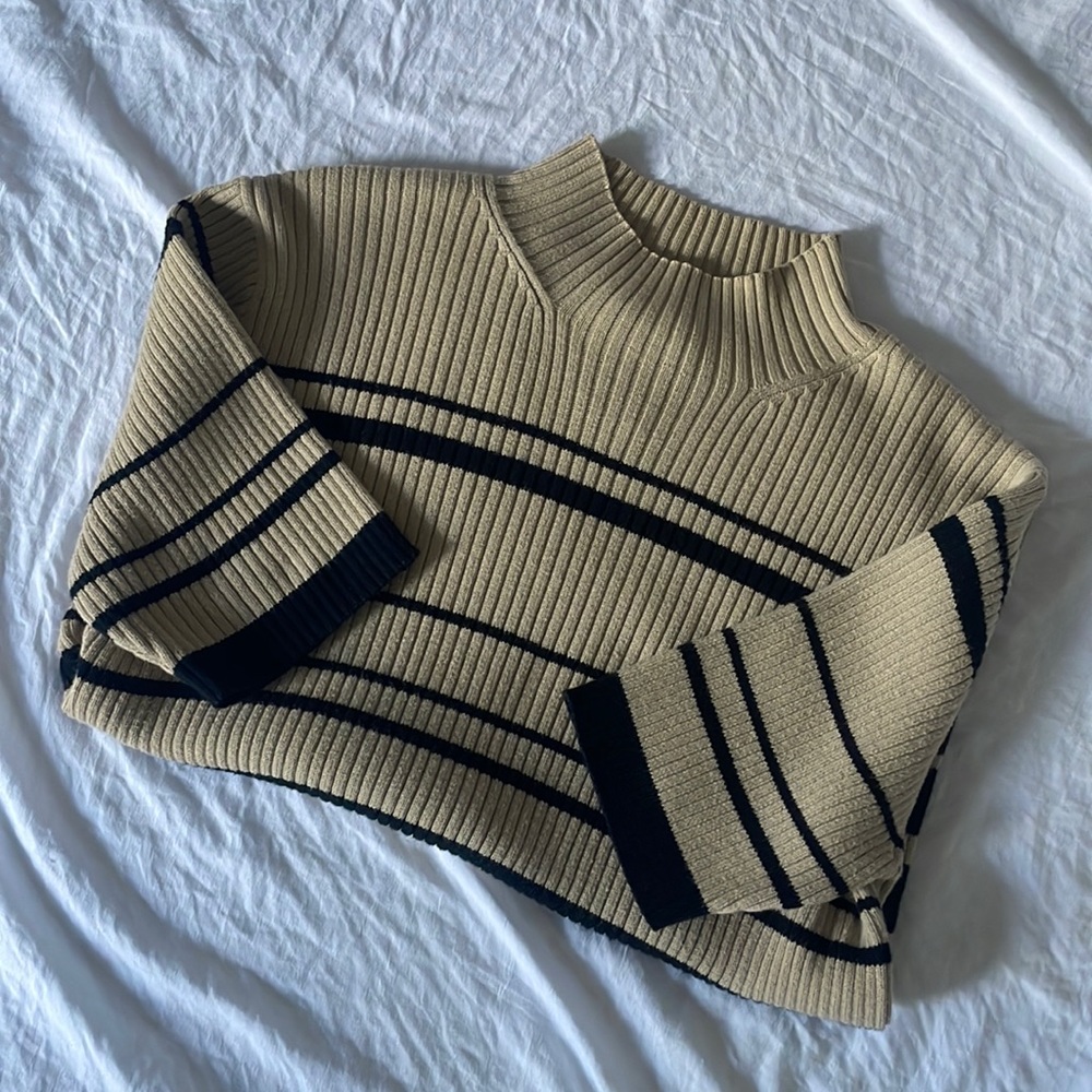 Short sleeve turtleneck